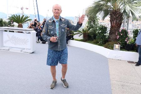 Bill Murray überrascht in Cannes mit Shorts und Sneakern Bill Murray überrascht in Cannes mit Shorts und Sneakern