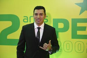 Verbände an Kopf und Körper: Lucio meldet sich nach Brandunfall