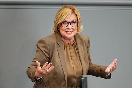 Die scheidende Wehrbeauftragte Högl warnt, dass die Bundeswehr in zunehmend schwere Personalnöte gerate.