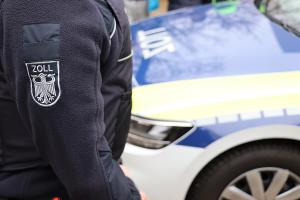 Der Bielefelder Zoll überprüfte in der vergangenen Woche die Beschäftigungsverhältnisse im Taxi- und Mietwagengewerbe/Foto: Hauptzollamt Bielefeld