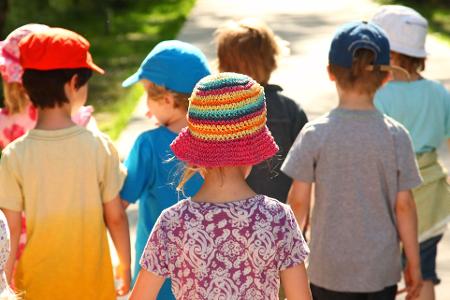 Schnell ist's passiert: Trotz guter Vorsätze endet ein Sommertag bei vielen Kindern mit Sonnenbrand. Schnell ist's passiert: Trotz guter Vorsätze endet ein Sommertag bei vielen Kindern mit Sonnenbrand.