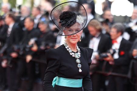 Helen Mirren glänzt mit spektakulärem Schmuck in Cannes Helen Mirren glänzt mit spektakulärem Schmuck in Cannes