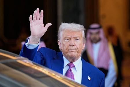 Die US-Regierung unter Trump hat erste Lckerungen bei den Sanktionen gegen Syrien verkündet. (Archivbild) Die US-Regierung unter Trump hat erste Lckerungen bei den Sanktionen gegen Syrien verkündet. (Archivbild)