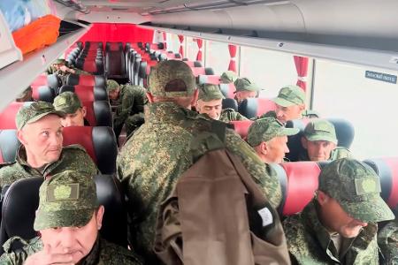 Diese von der Ukraine freigelassenen Gefangenen wurden nach Belarus gebracht, Russlands engstem Partner.