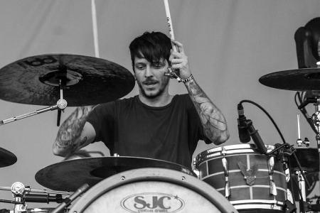 Ex-Devil-Wears-Prada-Drummer starb am Jahrestag mit seiner Verlobten Ex-Devil-Wears-Prada-Drummer starb am Jahrestag mit seiner Verlobten