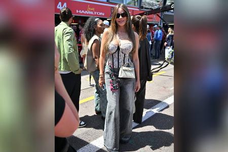 Formel 1 in Monaco: Sofía Vergara sorgt im Spitzenbustier für Aufsehen Formel 1 in Monaco: Sofía Vergara sorgt im Spitzenbustier für Aufsehen
