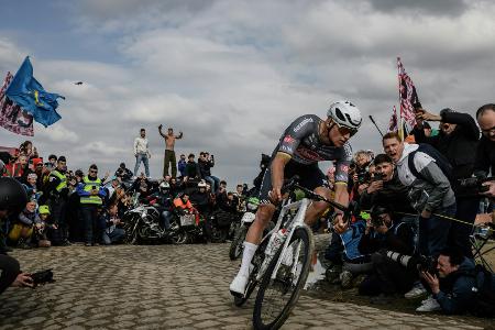 Van der Poel verletzt - Tour-Start in Gefahr? Van der Poel verletzt - Tour-Start in Gefahr?
