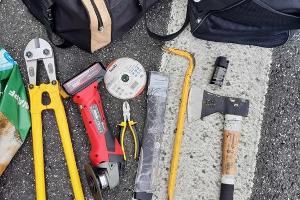 Machete und gestohlene Autokennzeichen durch Bundespolizei sichergestellt.
Foto Bundespolizei