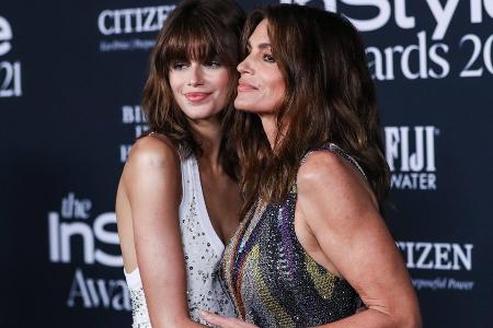 Kaia Gerber und Cindy Crawford trauern um Familienhündin Widget