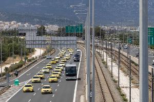 Wer zum Flughafen will, hat es schwer: Taxistreik in Athen.