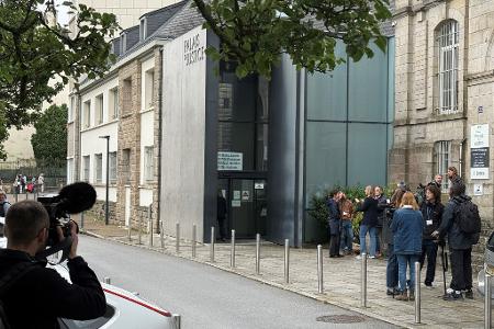 Der Prozess um den massenhaften Missbrauch junger Patienten durch einen Klinikarzt hat in Frankreich für Erschütterung gesorgt.