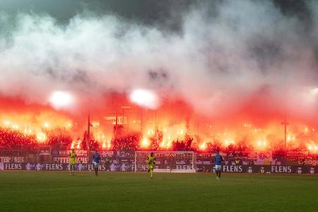 Pyrotechnik: Hohe Geldstrafe für Kiel Pyrotechnik: Hohe Geldstrafe für Kiel
