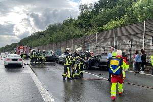 Verkehrsunfall auf A448 mit mehreren Pkw