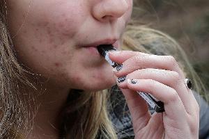 Einweg-Vapes im Trend: Besonders bei Jugendlichen sind die Produkte beliebt.
