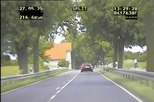 Wieder ein Raser mit Kind im Auto