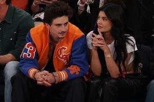 Kylie Jenner und Timothée Chalamet im Partnerlook bei Knicks