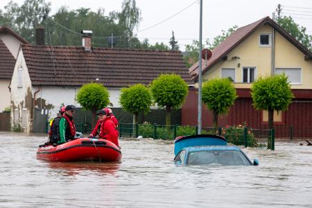 Das Hochwasser richtete sowohl Schäden an, die von der Sachversicherungen gedeckt waren, als auch solche, die in den Kfz-Bereich fallen. (Archivbild)