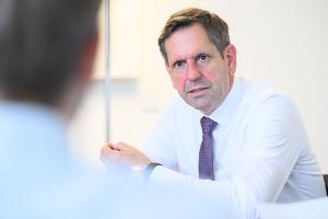 Niedersachsens neuer Ministerpräsident Olaf Lies will die geplanten Investitionen möglichst schnell sichtbar machen.