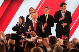 Der rechtskonservative Bewerber Nawrocki hat mit knapp 51 Prozent gesiegt.