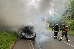 VW Käfer brannte völlig aus