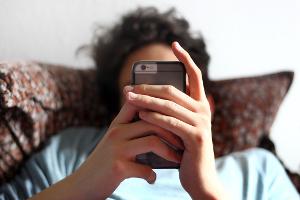 Nur ein Viertel der Internet-Nutzer in Deutschland traut sich zu, Falschinformationen im Netz zu erkennen. 