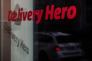Delivery Hero muss wegen illegaler Absprachen eine Millionenstrafe zahlen. (Archivbild) 
