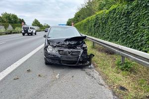Betrunken auf der A2 in die Leitplanke