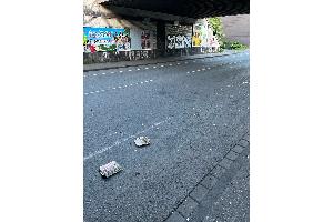 Mittelmeiderich: Unbekannte Jugendliche schmeißen Eier von Brücke - Zeugensuche