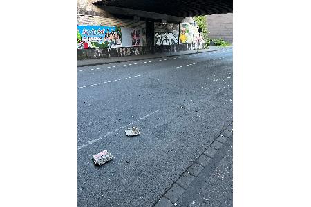 Spuren auf der Straße Spuren auf der Straße