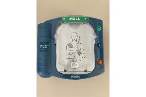 Wem gehört dieser Defibrillator?