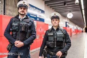 Immer wieder muss die Bundespolizei im Münchner Hauptbahnhof wegen untereinander streitender, teils auch tätlich werdender, vulnerabler Gruppen einschreiten - oft bleibt die Ursache unbekannt.