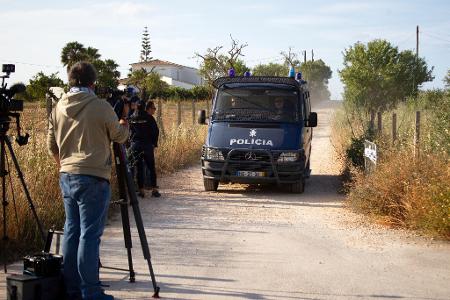 Rund 30 portugiesische Polizisten haben die Suche nach der seit 2007 verschwundenen Madeleine McCann fortgesetzt.