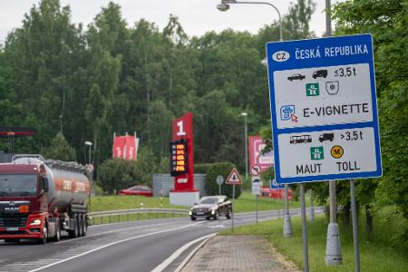 Ein Vergleich der Tankpreise lohnt sich vor allem in Grenzregionen wie hier am Übergang nach Tschechien. Ein Vergleich der Tankpreise lohnt sich vor allem in Grenzregionen wie hier am Übergang nach Tschechien.