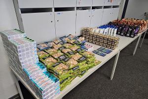 Dülmen/ Von Zahnpasta bis Kaffee: Elf Säcke voll mit Ware in einem Auto