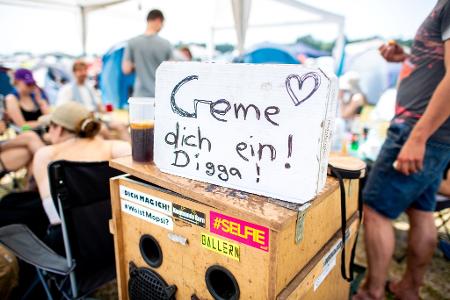 Stundenlang in der prallen Sonne: Wer sich nicht mit hohem Lichtschutzfaktor eincremt, riskiert einen Sonnenbrand. 