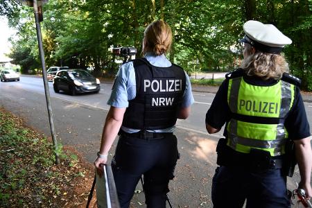 Die Paderborner Polizei führte am Dienstag kreisweit, insbesondere an Schulen, Kindergärten und auf den Wegen dorthin, verstärkte repressive und präventive Verkehrskontrollen durch.