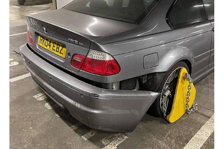 Beschädigtes Heck von BMW M3 E46 CSL