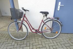 Wer vermisst dieses Fahrrad oder kann Hinweise auf den Eigentümer geben?