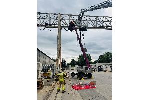 Technische Rettung aus dem Korb einer Hubarbeitsbühne