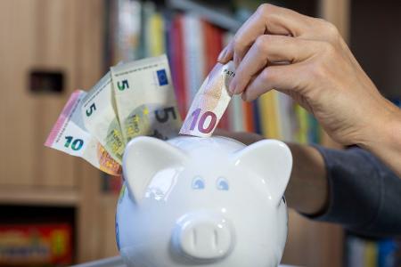 Zinsen für Tages- und Festgeld sind im Schnitt weiter gesunken (Symbolbild)
