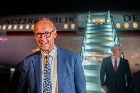 Kanzler Merz ist zu seinem 17-stündigen Antrittsbesuch in Washington gelandet.