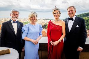 Staatsbankett in Prag: Königin Máxima glänzt in One-Shoulder-Robe