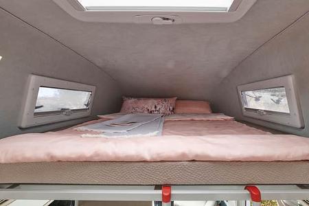 Pössl Concorde Compact Bett im Hochdach