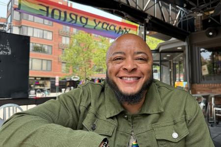 Elijah Nicholas organisiert den Nationalen Marsch zur Sichtbarkeit von Transpersonen mit, der am letzten Tag der Worldpride stattfindet. 
