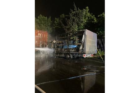 Ausgebrannter Lkw Ausgebrannter Lkw
