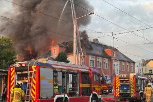 Großbrand - ehemalige Staatsoperette steht in Flammen