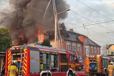 © Feuerwehr Dresden
Die starke Rauchentwicklung zieht in Richtung Heidenau. © Feuerwehr Dresden
Die starke Rauchentwicklung zieht in Richtung Heidenau.