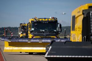 Machen selbstfahrende Schneepflüge den Flughafen sicherer?