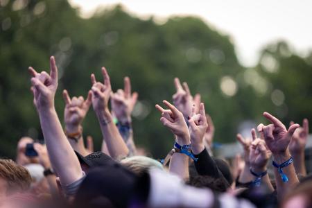 Die Rettungskräfte haben in diesem Jahr deutlich mehr Einsätze - eben weil deutlich mehr Menschen auf dem Festival sind. Die Rettungskräfte haben in diesem Jahr deutlich mehr Einsätze - eben weil deutlich mehr Menschen auf dem Festival sind.