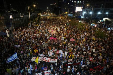 In Israel gehen erneut Menschen gegen die Regierung auf die Straße. 
